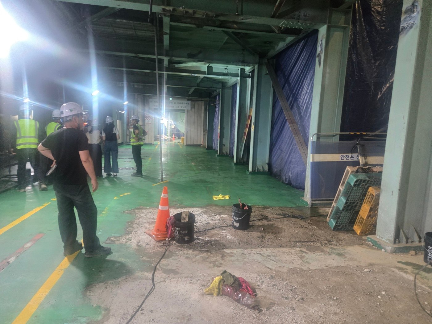 세척 후 통로와 도장 손상 부위