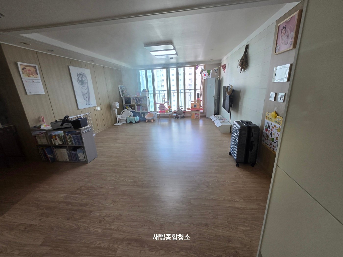 그을음 세척 후 거실 전경